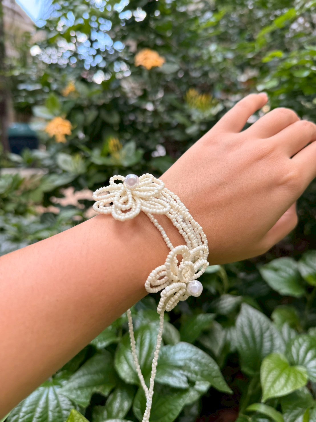 White Daisy Beaded Flower Necklace