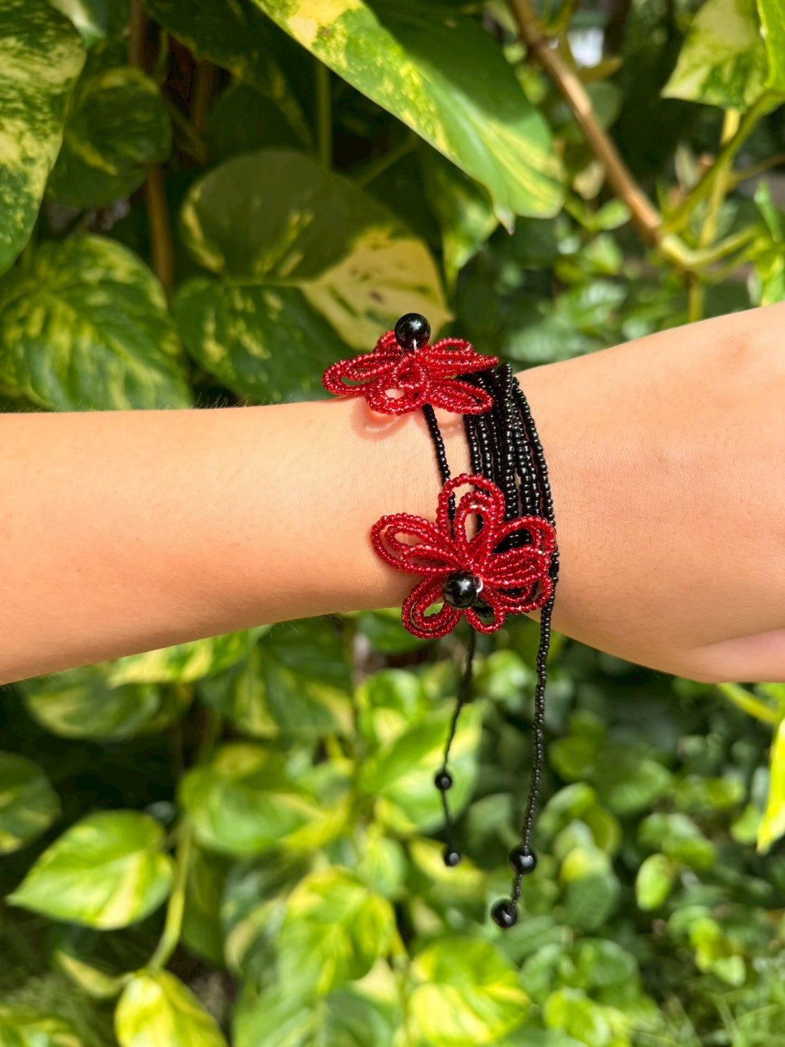 Red and Black daisy Beaded Flower Necklace